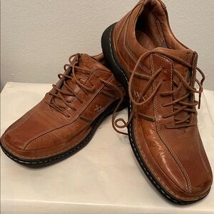 Clarks Tan Leather Oxfords